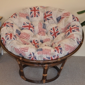 Ratanový papasan 110 cm hnědý polstr motiv vlajky