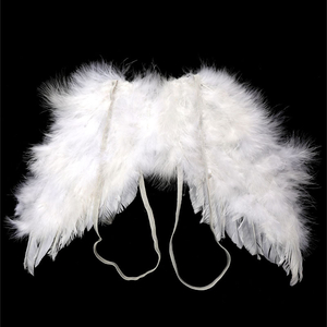 Andělská křídla z peří , barva bílá,  baleno 2 ks v polybag. Cena za 1 ks.