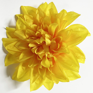 Jiřina, barva žlutá. Květina umělá vazbová. Cena za balení 12ks.