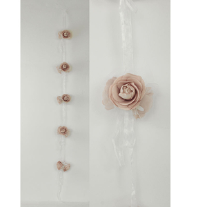 Girlanda z 5svazků růžiček po 3 květech  na stuze, barva lila , umělá dekorace