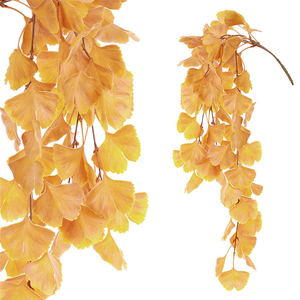 Ginkgo biloba, převis, umělá květina, podzimní žlutá barva.