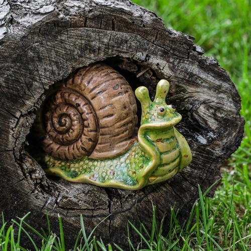 Šnek - keramická figurka, zelený s hnědou ulitou