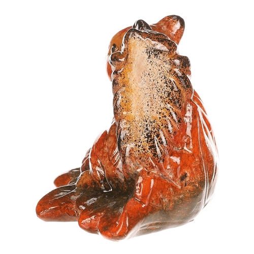 Veverka se siškami na listu - keramika, oranžovo-hnědá