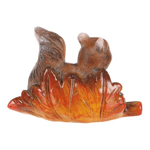 Veverka se šiškami na listu - keramická dekorace