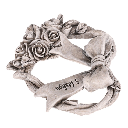 Srdce se stuhou a mašlí - pietní, polyresin, šedá