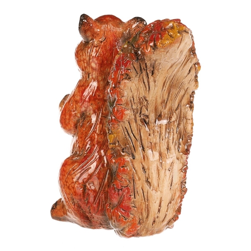 Veverka s oříškem - keramika, s barvenými lístky, oranžovo-hnědá