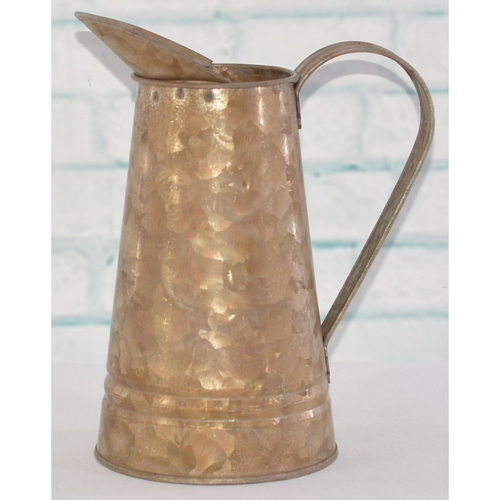 Váza kovová - tvar konve, zinková, barva měděná