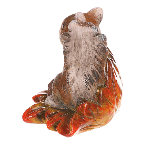 Veverka se šiškami na listu - keramická dekorace